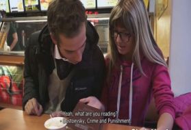 Русский познакомился с соской в забегаловке, а дома трахнул